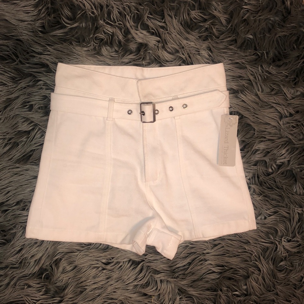 NWT white high waisted Lizard Thicket shorts